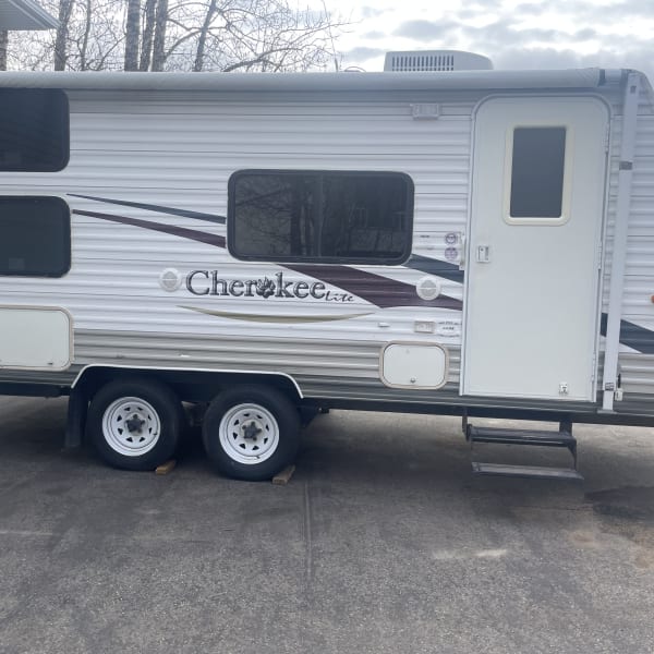 2006 Forest River Cherokee Lite Travel Trailer available for rent in Ardrossan, Alberta