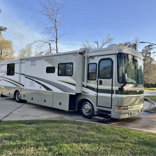 2005 Fleetwood Bounder 38N Class A available for rent in Navasota, Texas