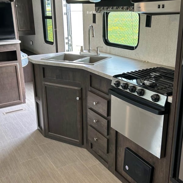 2018 Starcraft Avalon Travel Trailer available for rent in Beaumont, Alberta