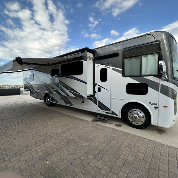 2023 Thor Hurricane Class A available for rent in Hondo, Texas