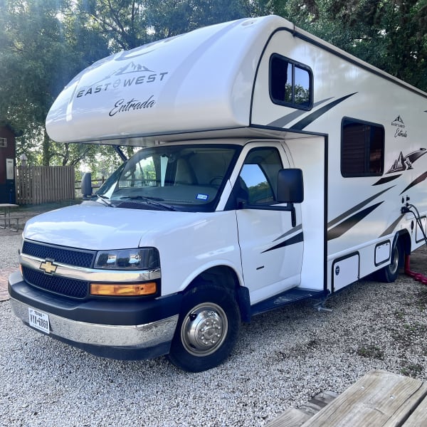 2025 East to West Entrada 210NSC Class C available for rent in Sunnyvale, California