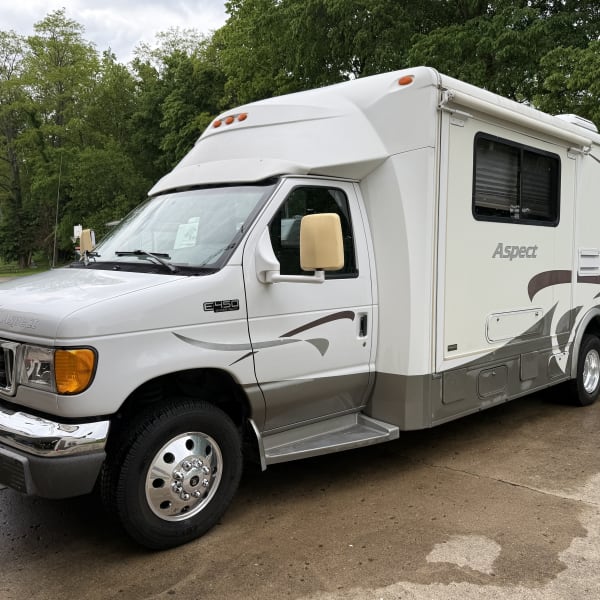 2005 Winnebago Aspect Class C available for rent in Urbana, Ohio