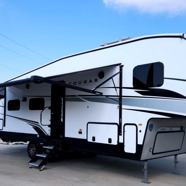 2024 Keystone RV Cougar Fifth Wheel available for rent in Weatherford, Texas