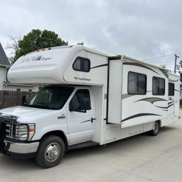 2009 Tioga Tioga Motorhome Class C available for rent in Grand Forks, North Dakota