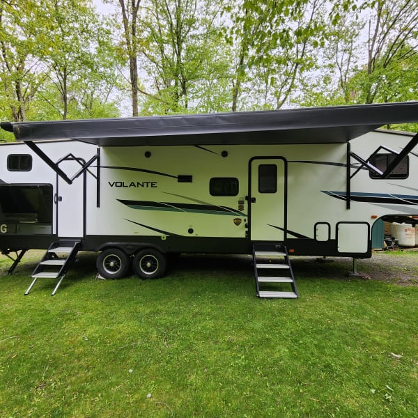 2022 Crossroads RV Volante Fifth Wheel available for rent in Hawley, Pennsylvania