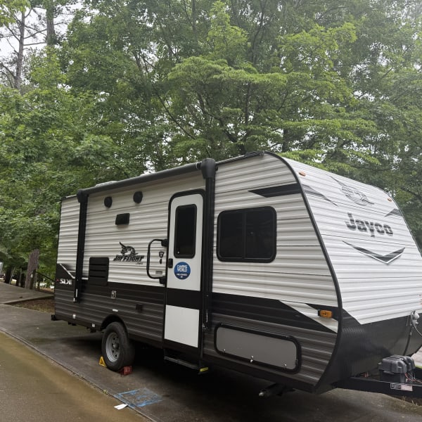 2022 Jayco Jay Flight Travel Trailer available for rent in Knoxville, Tennessee