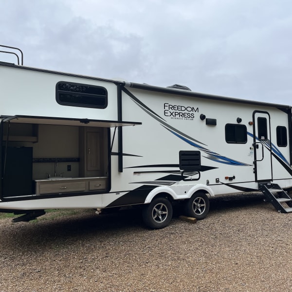 2021 Coachmen Freedom Express Ultra Lite 292BHDS Travel Trailer available for rent in Ozark, Arkansas