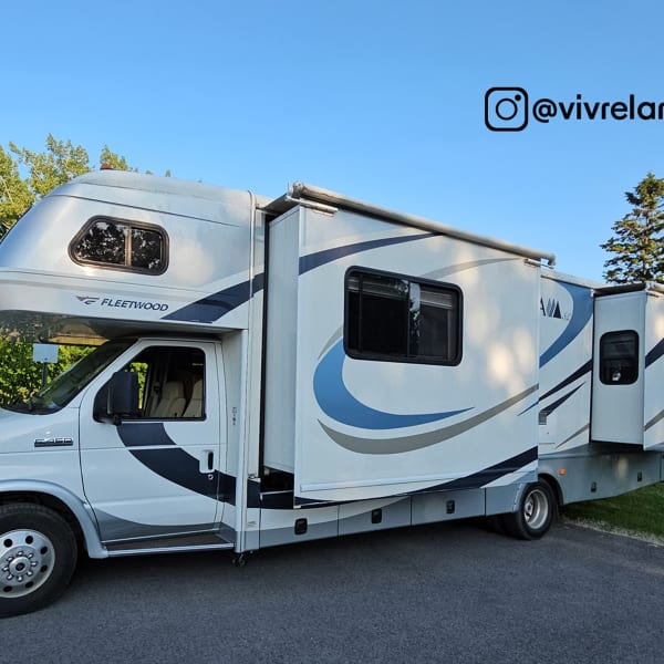 2008 Tioga SL Class C available for rent in Saint Hubert, Quebec