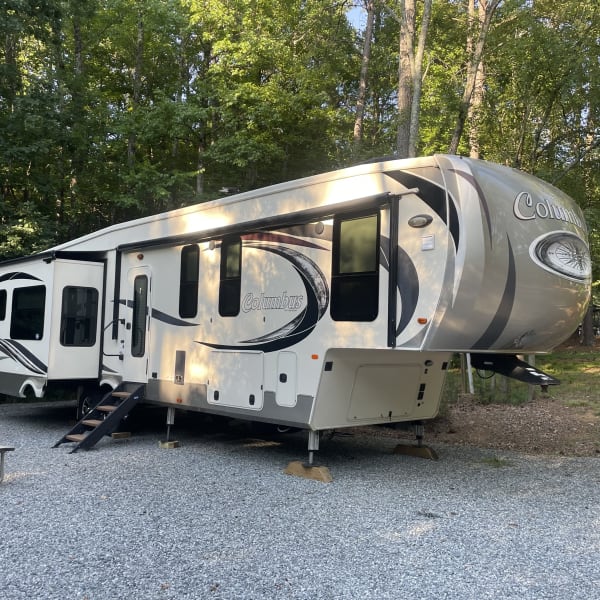 2017 4x4fcmp23h6007284 Columbus Fifth Wheel available for rent in China Grove, North Carolina