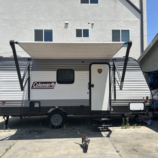 2021 Dutchmen Coleman Travel Trailer available for rent in Los Ángeles, California