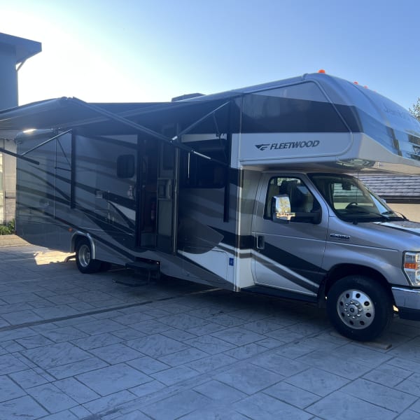 2010 Jamboree Jamboree Motorhome Class C available for rent in Maple Ridge, British Columbia