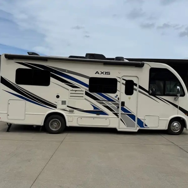 2022 Thor Axis Class A available for rent in Sumner, Washington