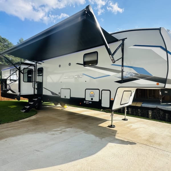 2023 Forest River Cherokee Arctic Wolf Fifth Wheel available for rent in Auburn, Alabama