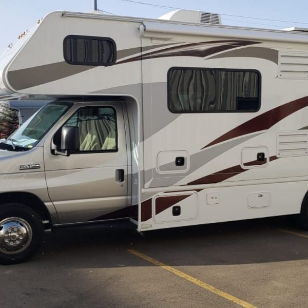 2018 Adventurer Adventurer Motorhome Class C available for rent in Alberta Beach, Alberta