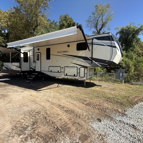 2022 Other Sanibel 3902WB Fifth Wheel available for rent in Hot Springs, Arkansas