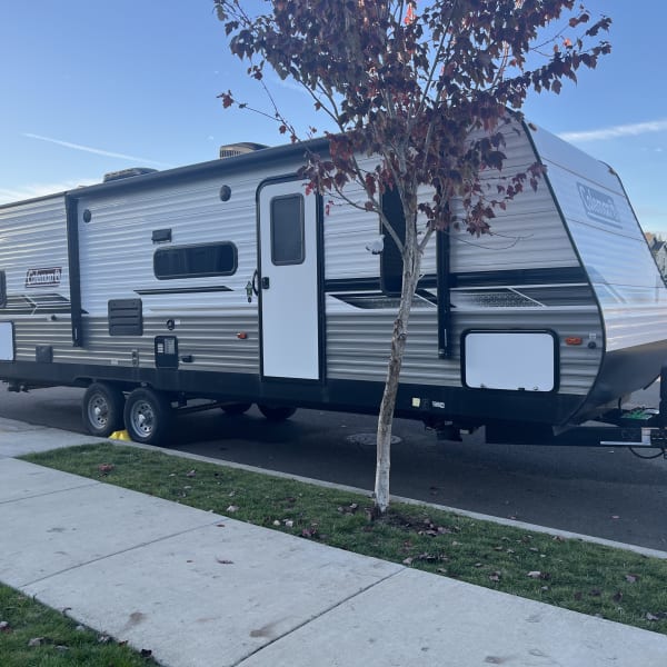 2022 Dutchmen Coleman Lantern Travel Trailer available for rent in La Center, Washington