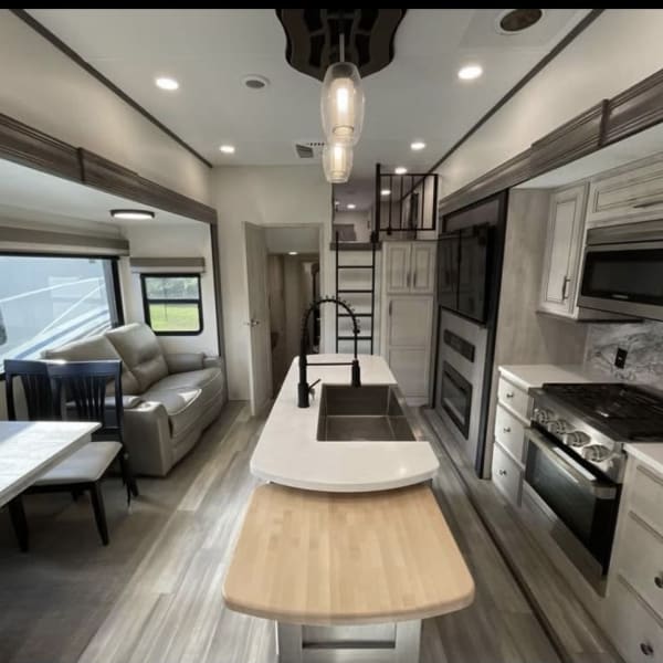 2024 Forest River Sandpiper Fifth Wheel available for rent in Myakka City, Florida