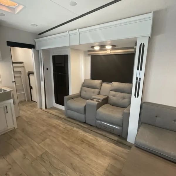 2024 Dutchmen Other Fifth Wheel available for rent in Debary, Florida