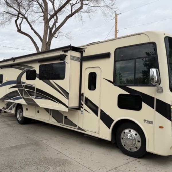 2022 Thor Hurricane Class A available for rent in Columbus, Ohio
