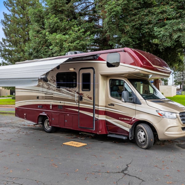 2021 Dynamax Corp Isata Class C available for rent in Las Vegas, Nevada