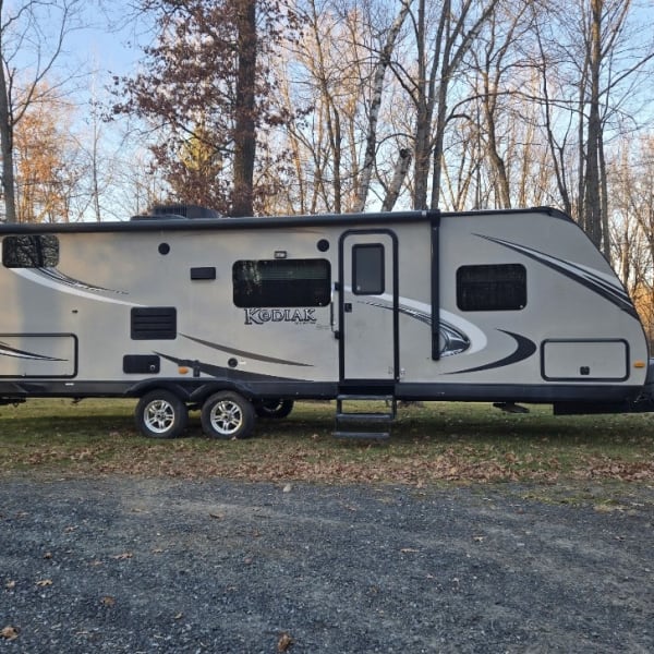 2012 Dutchmen Kodiak Ultimate Travel Trailer available for rent in Stanley, Wisconsin