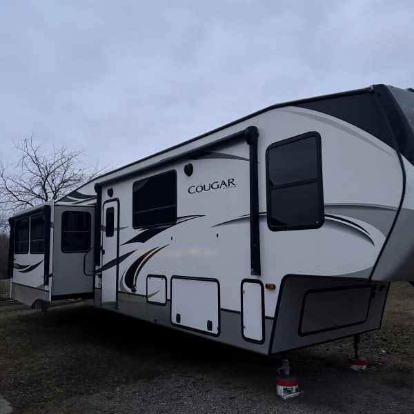 2021 Keystone RV Cougar Fifth Wheel available for rent in Holden, Missouri