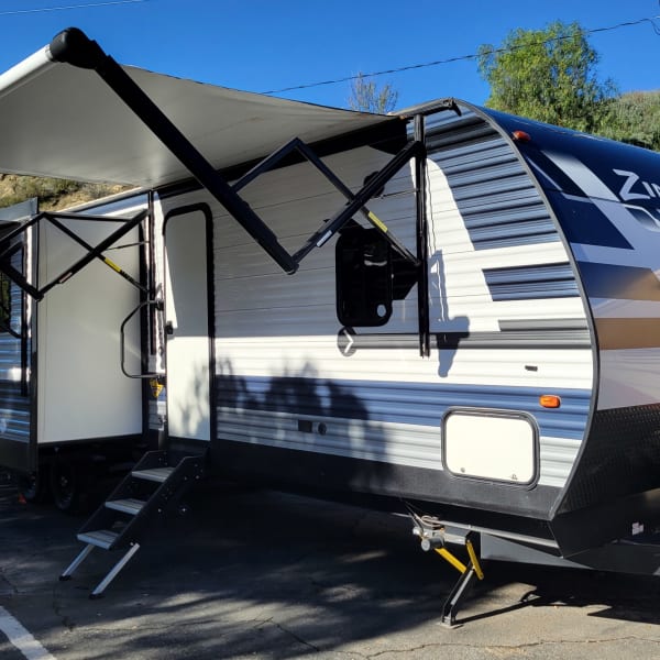 2021 Crossroads RV Zinger Travel Trailer available for rent in Simi Valley, California