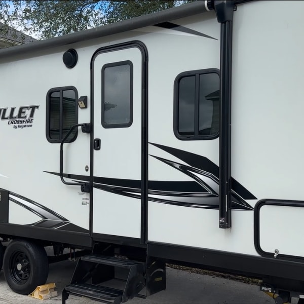 2021 Keystone RV Bullet Crossfire Travel Trailer available for rent in Dickinson, Texas