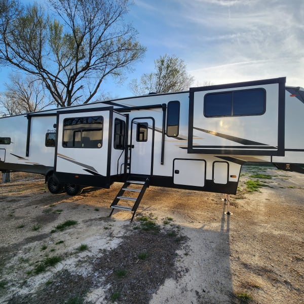 2026 phoenix 334FL Fifth Wheel available for rent in Weatherford, Texas