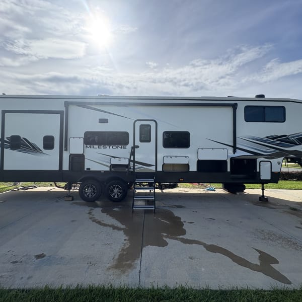 2024 Heartland RVs Milestone Fifth Wheel available for rent in Ocala, Florida
