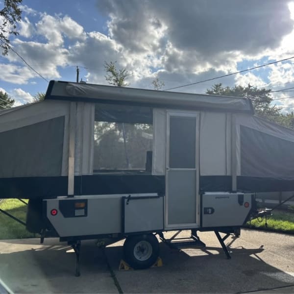2007 Fleetwood Element Popup available for rent in Royal Oak, Michigan