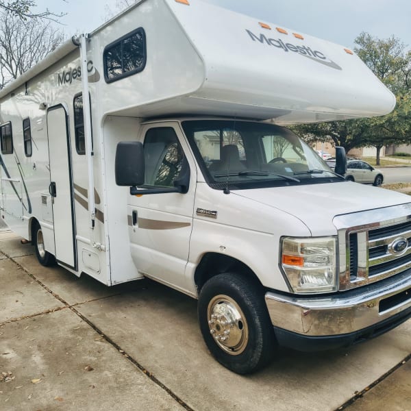 2014 Thor Majestic Class C available for rent in Austin, Texas