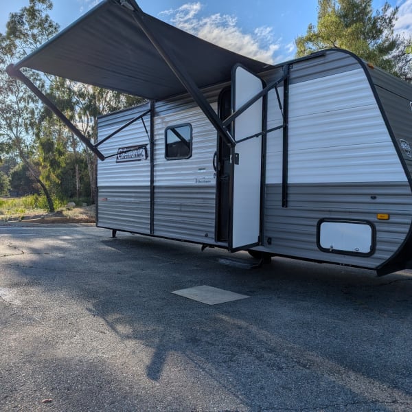 2023 Dutchmen Coleman Lantern LT Travel Trailer available for rent in Pasadena, California