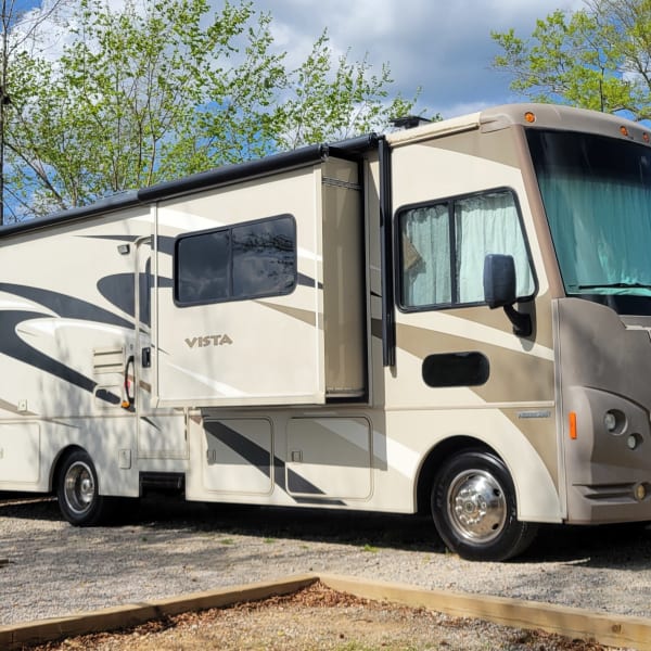 2015 Winnebago Vista Class A available for rent in Youngsville, North Carolina