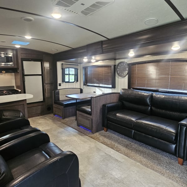 2018 Crossroads RV Sunset Trail Super Lite Travel Trailer available for rent in Narvon, Pennsylvania