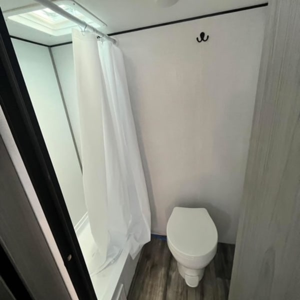 2024 Dutchmen Coleman Lantern LT Travel Trailer available for rent in Fresno, California