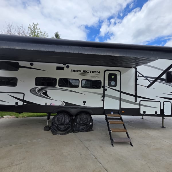 2022 Grand Design Reflection Fifth Wheel available for rent in North Prairie, Wisconsin
