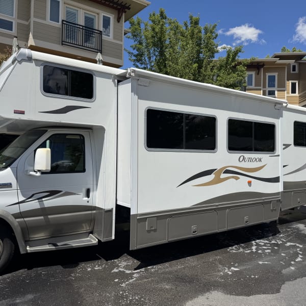 2008 Winnebago Outlook Class C available for rent in Meridian, Idaho