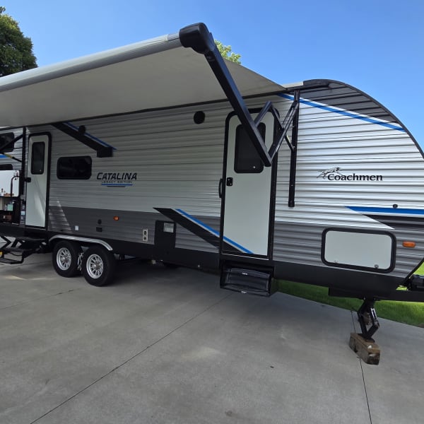2022 Forest River Coachmen Catalina Legacy Travel Trailer available for rent in Little Suamico, Wisconsin