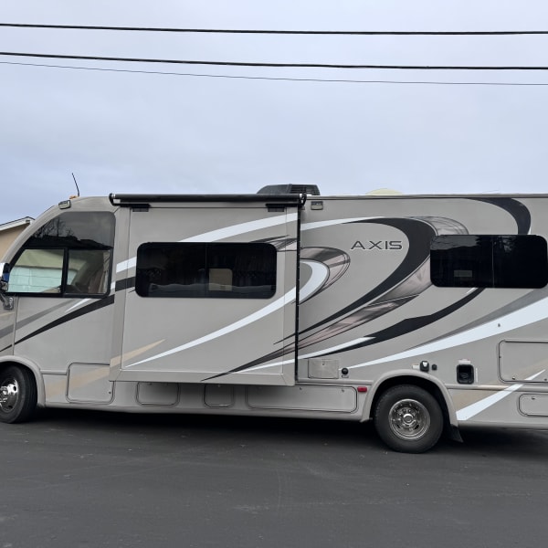 2015 Thor Axis Class A available for rent in Hayward, California