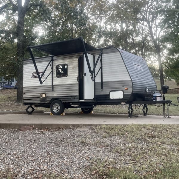 2022 Dutchmen Coleman Lantern LT Travel Trailer available for rent in Broken Arrow, Oklahoma