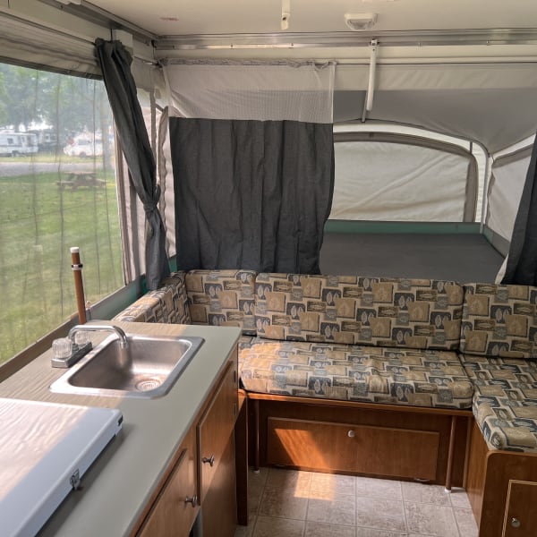 2006 Fleetwood Sea Pine folding-trailer available for rent in Oshkosh, Wisconsin
