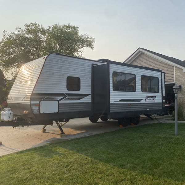 2022 Dutchmen Coleman Lantern LT Travel Trailer available for rent in Fort Wayne, Indiana