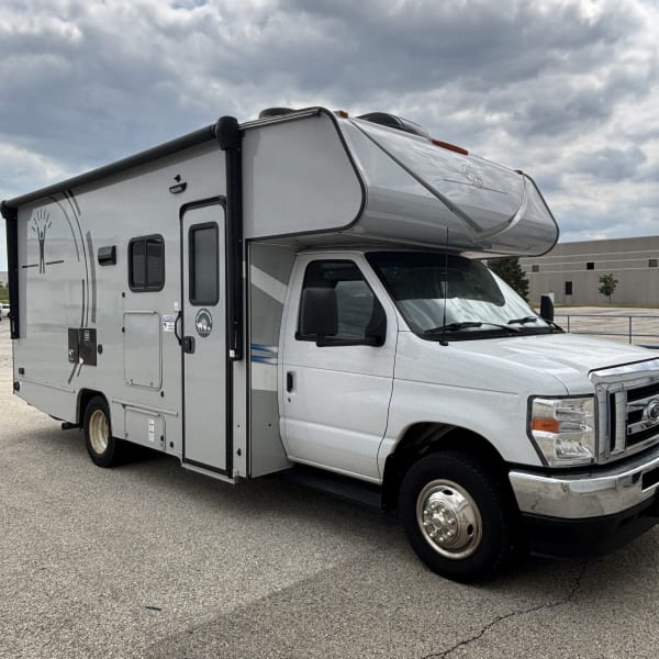 2023 Coachman Cross Trail 22xg Class C available for rent in Franklin, Wisconsin
