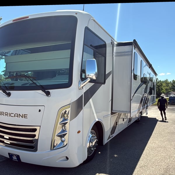 2022 Thor Hurricane Class A available for rent in Elgin, Illinois