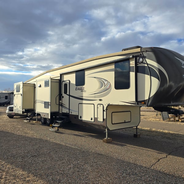 2015 Jayco Eagle Premier Fifth Wheel available for rent in Pueblo West, Colorado