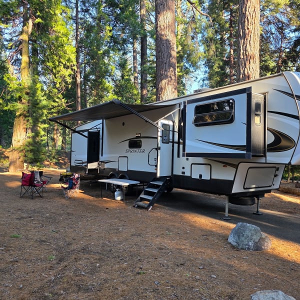 2021 Keystone RV Sprinter Limited Fifth Wheel available for rent in Madera, California