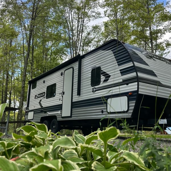 2021 Crossroads RV Zinger Lite Travel Trailer available for rent in Penn Hills, Pennsylvania