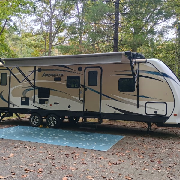 2017 Dutchmen Aerolite 28dbhs Travel Trailer available for rent in Dayton, Tennessee