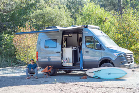 🚍 2021 Winnebago 4x4 Revel - Sleeps 4️